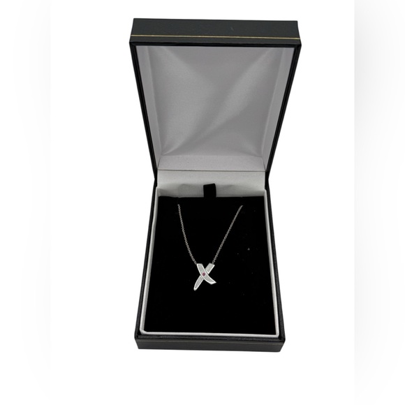 Tiffany & Co Paloma Picasso Kiss Necklace Pendant.
